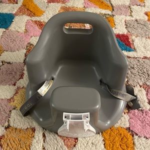 Upseat with tray (similar to Bumbo)